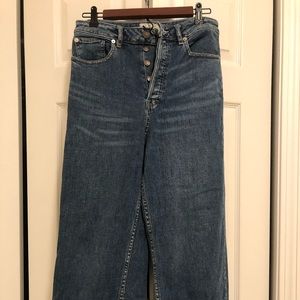 Wide legged cropped jeans